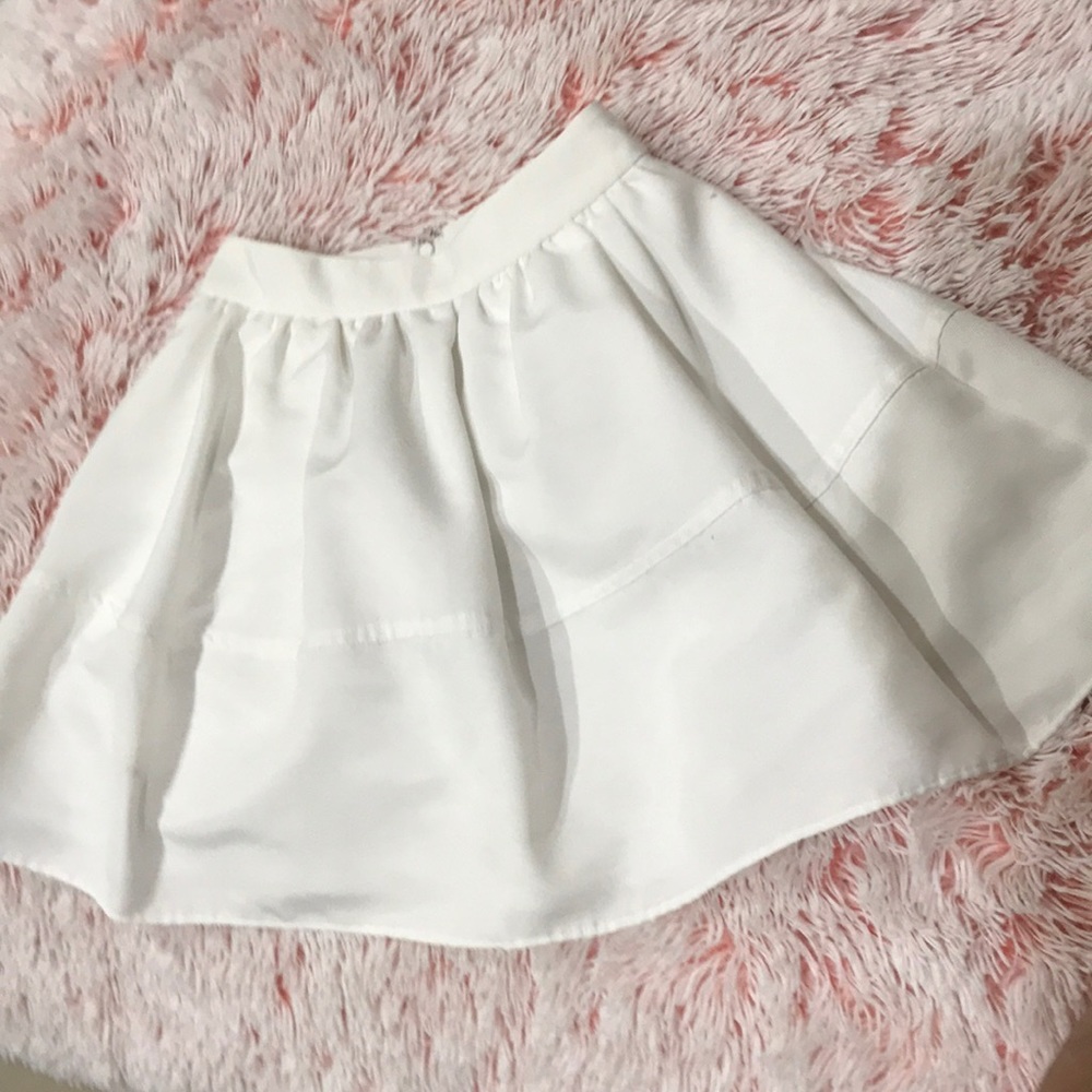 White skirt - Picture 2 of 4